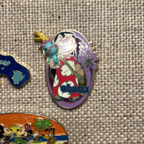 LILO Hawaii & Ohana 3 pice pin set - Picture 3 of 6